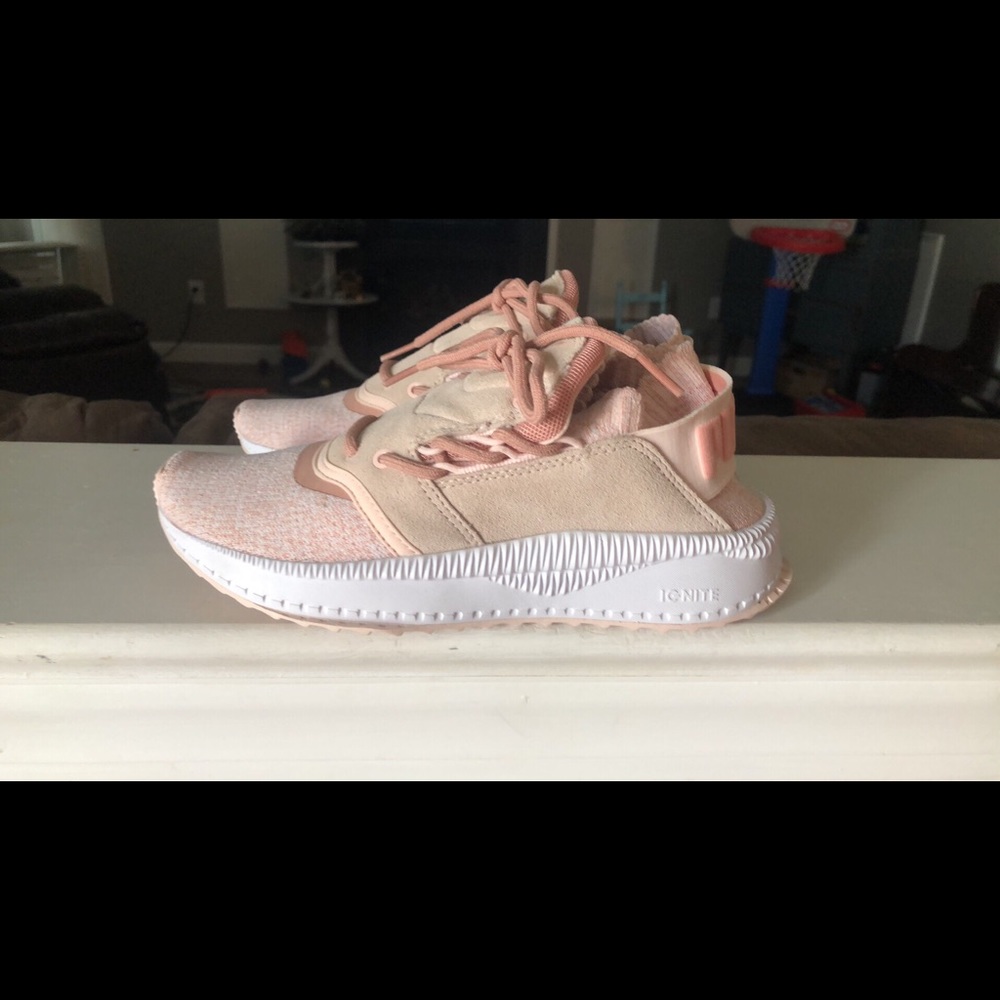 pink pumas size 6